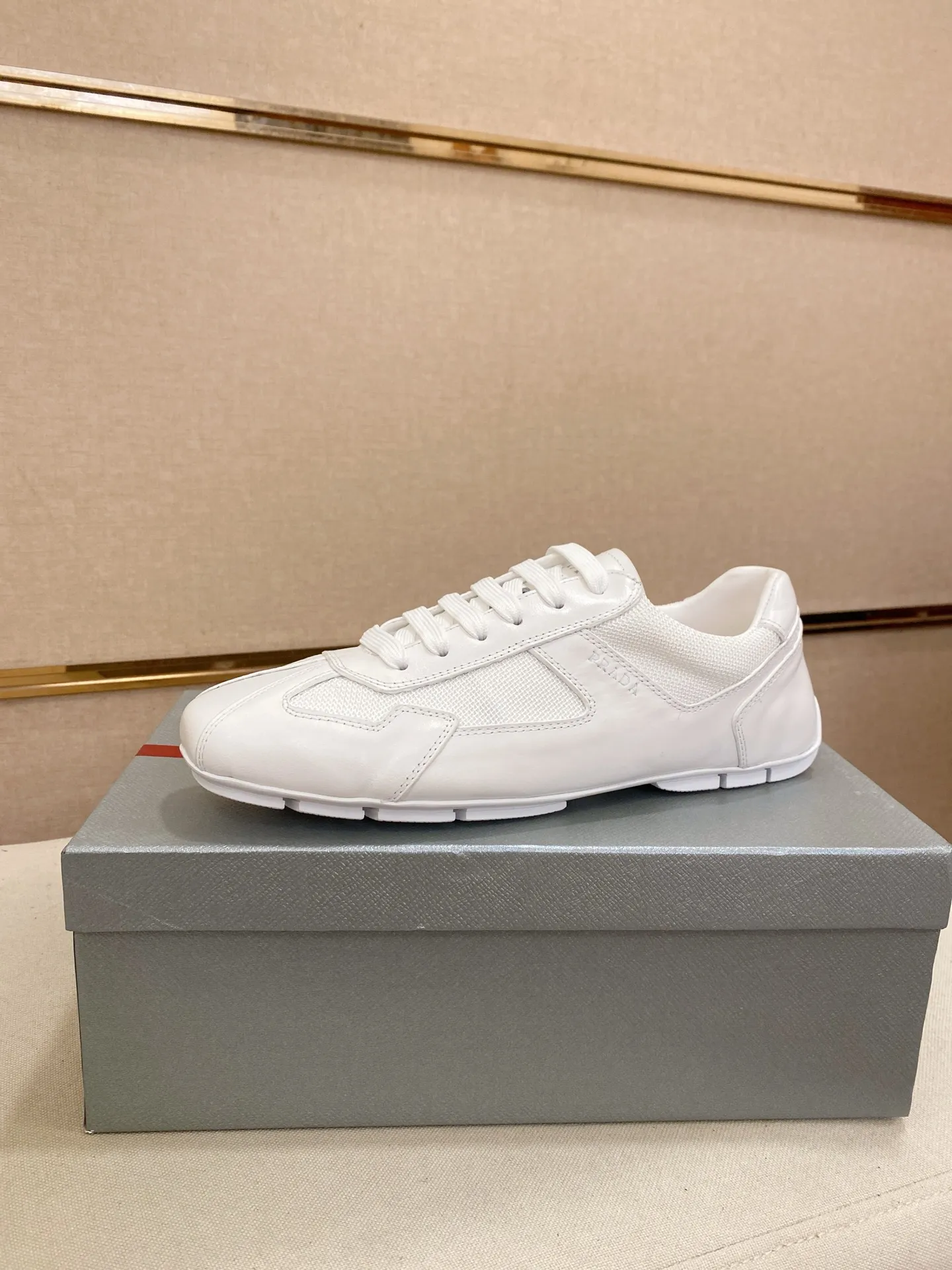 Men's shoes 💰 480💰 ✔️✔️✔️Top high version High-quality new PRADA (Prada) counters are launched at the same time. The new men's shoes and 😘fabrics are purely handmade in Niujing. Lining: Full cowhide lining. 👍🏿High-end☄️Open-molded non-slip rubber outsole, exquisite lines, simple and elegant, comfortable and high-end for leisure travel. Code number: 38-44. Can be customized45